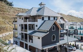 Barrington Villa @ Golden Hill